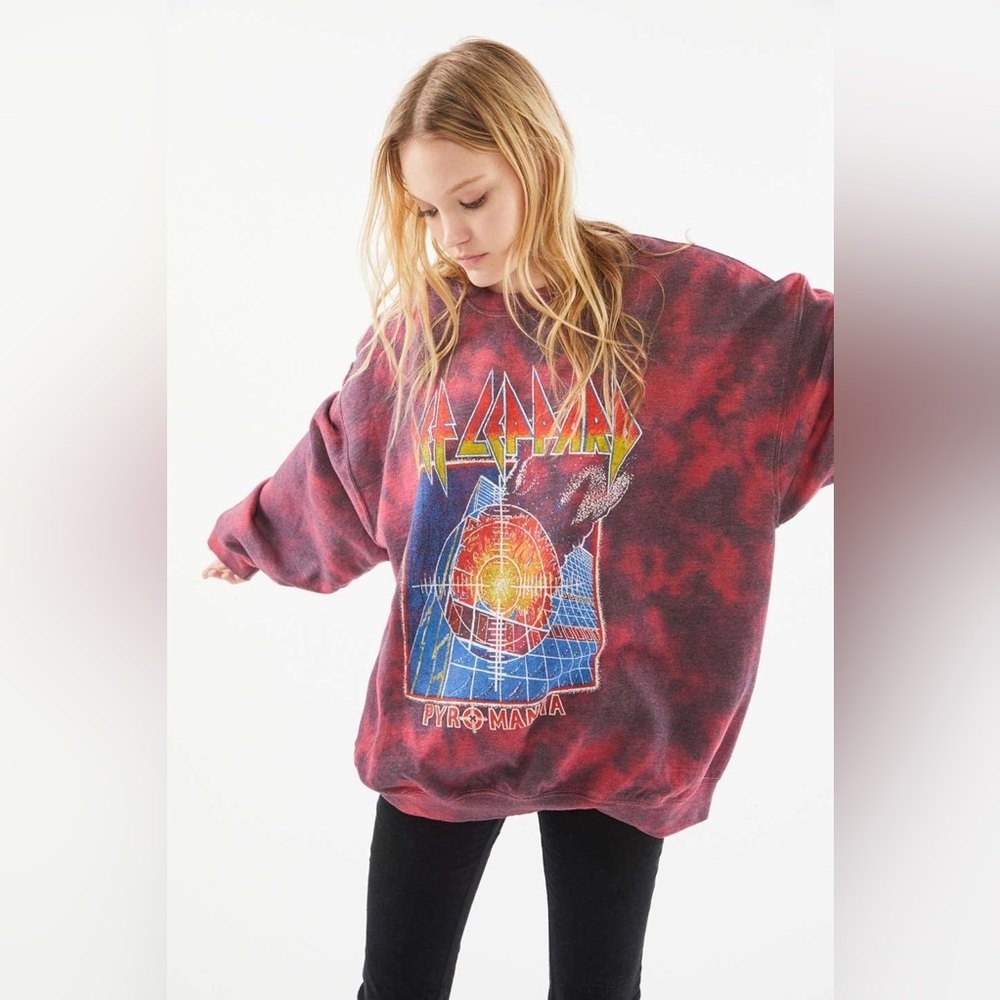 Urban Outfitters UO Def Leppard Red Graphic Sweatshirt Size L/XL